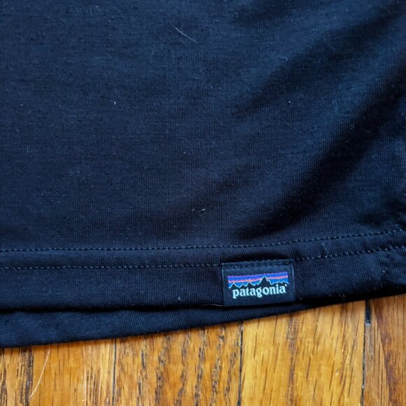 Patagonia Black Tshirt - Picture 2 of 5